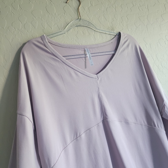 ⭐ 4/$20 Fabletics Women's Shirt Large - Picture 4 of 8